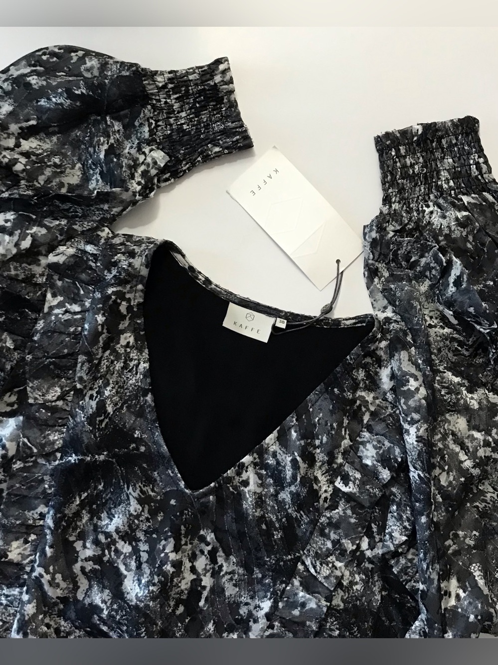 NWT KAFFE Ruffle Cascade V-Neck Semi Sheer Blouse 8 Black Grey White Abstract - Picture 6 of 12